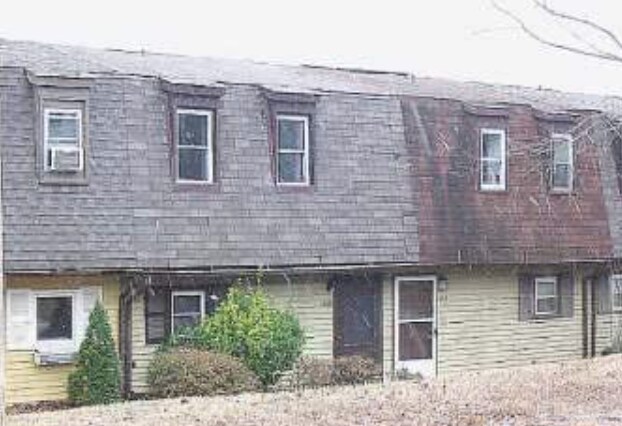 459 Via Cascata Dr in Clementon, NJ - Building Photo