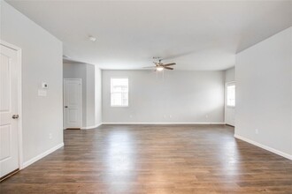 2627 Hoffman Ln in Conroe, TX - Building Photo - Building Photo