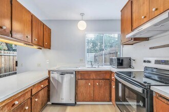 1574 Drake Dr in Davis, CA - Foto de edificio - Building Photo