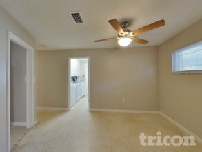 546 W Palmeden Dr in Lakeland, FL - Building Photo - Building Photo