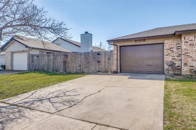 6809 S Creek Dr in Fort Worth, TX - Building Photo - Building Photo