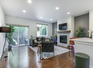 10457 NE Park Ridge Way in Hillsboro, OR - Building Photo - Building Photo