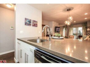 141 S Clark Dr, Unit 424 in West Hollywood, CA - Building Photo - Building Photo