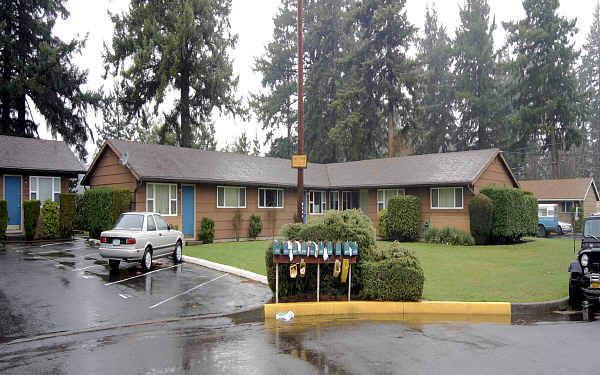 1035-1121 SE 196th Ave in Gresham, OR - Foto de edificio