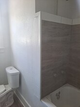 404 N Main St, Unit A in Yreka, CA - Building Photo - Building Photo