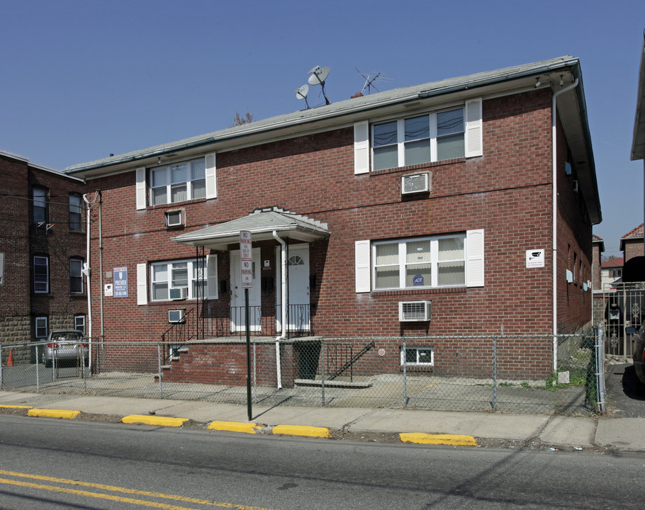 1702 76th St in North Bergen, NJ - Building Photo