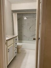 8100 Cambridge St, Unit 53 in Houston, TX - Building Photo - Building Photo