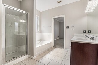 405 Abbey Ln in League City, TX - Foto de edificio - Building Photo