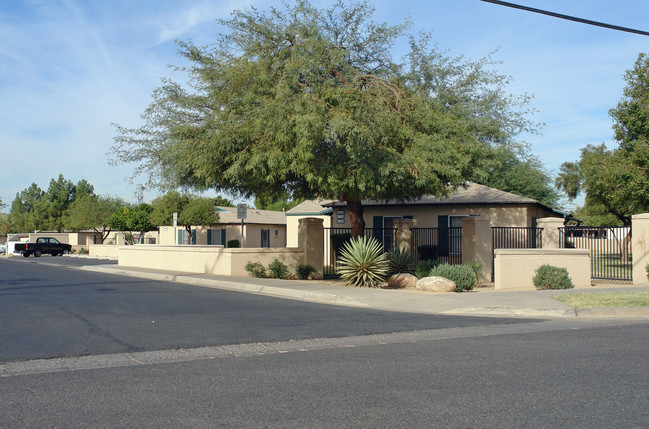 6842 N 61st Ave in Glendale, AZ - Building Photo - Building Photo