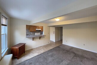 315 Laurel Blvd, Unit 2 in Pottsville, PA - Foto de edificio - Building Photo