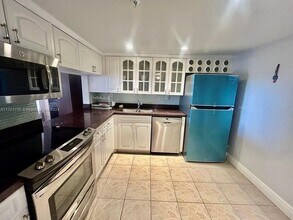 2625 Collins Ave in Miami, FL - Building Photo - Building Photo