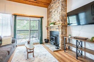 2 Spruce Trail, Unit 2 in Wisconsin Dells, WI - Foto de edificio - Building Photo