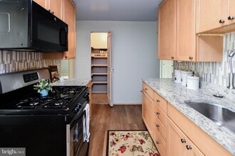 3319 Huntley Sq Dr in Temple Hills, MD - Building Photo - Building Photo