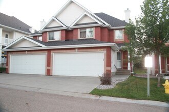 2510 Rabbit Hill Rd NW in Edmonton, AB - Building Photo - Building Photo