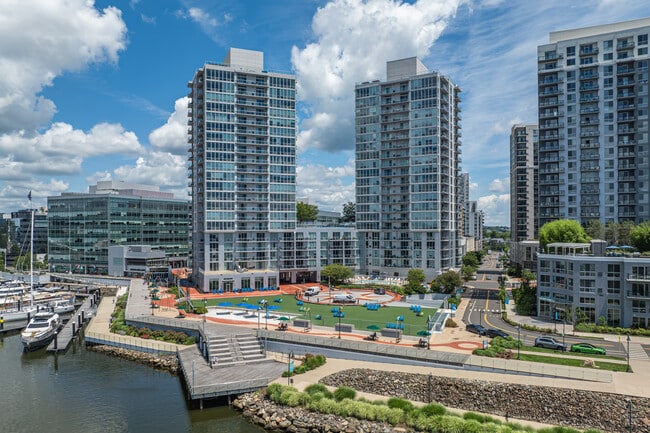 Beacon Harbor Point in Stamford, CT - Building Photo - Building Photo