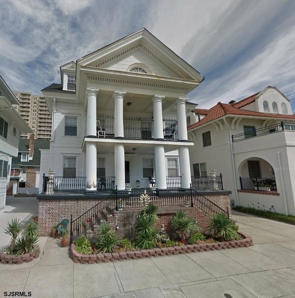 property at 107 S Amherst Ave
