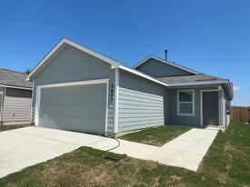 2453 Broken Arrow in Canyon Lake, TX - Building Photo