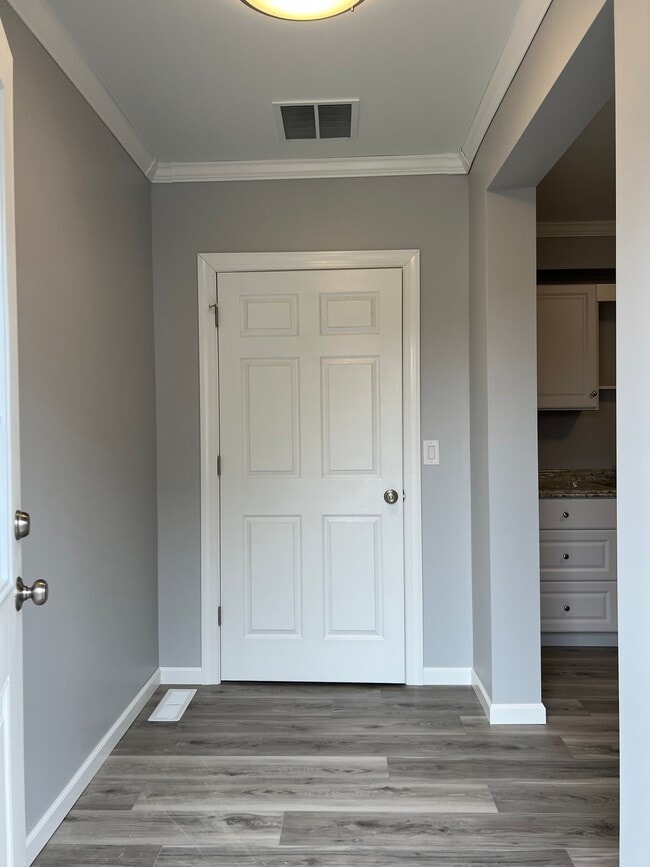 324 Front St, Unit D