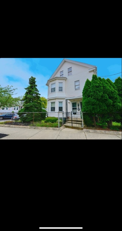 272 Mt Pleasant St in New Bedford, MA - Building Photo - Building Photo