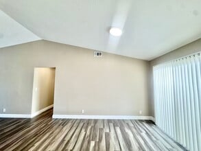 6945 Pollen Way in Citrus Heights, CA - Building Photo - Building Photo