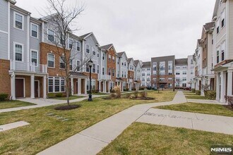 22 Veterans Dr in Wood Ridge, NJ - Building Photo - Building Photo