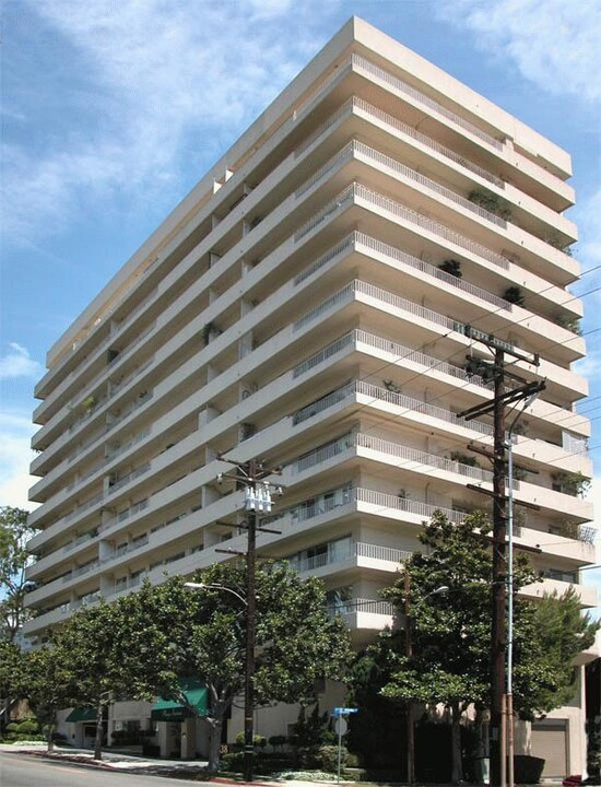 Plaza Towers in West Hollywood, CA - Foto de edificio