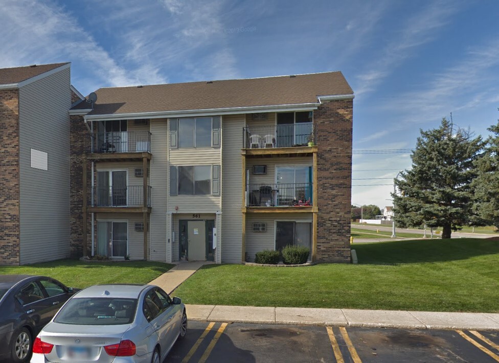 561 W Lies Rd in Carol Stream, IL - Building Photo