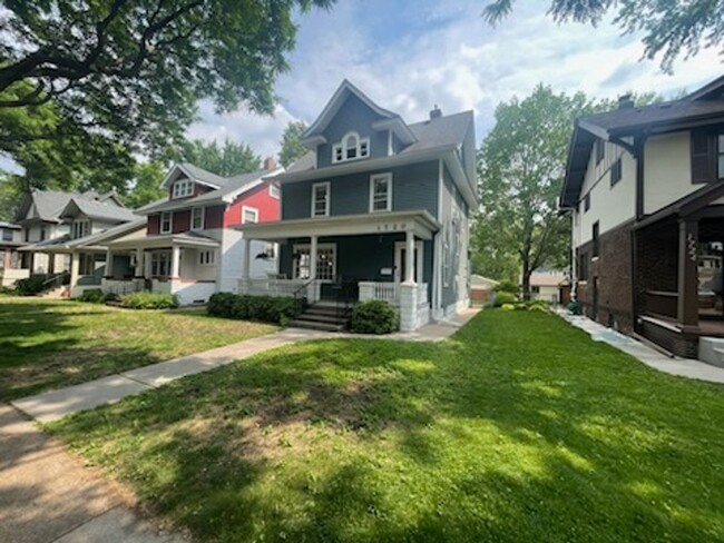 1720 Laurel Ave in St. Paul, MN - Building Photo - Building Photo