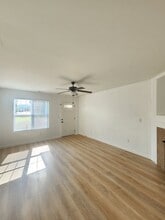 27 Barnett Shoals Dr in Weaverville, NC - Building Photo - Building Photo