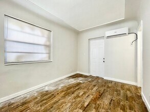 4800 NW 18th Ave in Miami, FL - Building Photo - Building Photo