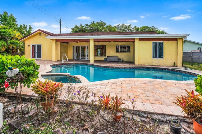 8619 SW 51st St in Cooper City, FL - Building Photo - Building Photo