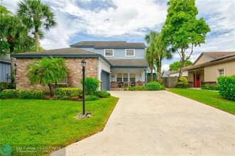 6838 Abbey Rd in Parkland, FL - Building Photo - Building Photo