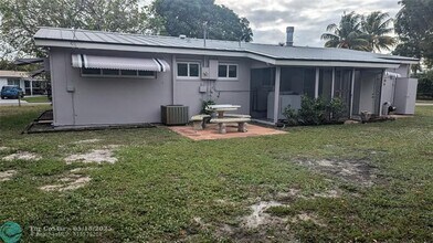 2080 SW 38th Ave in Fort Lauderdale, FL - Building Photo - Building Photo