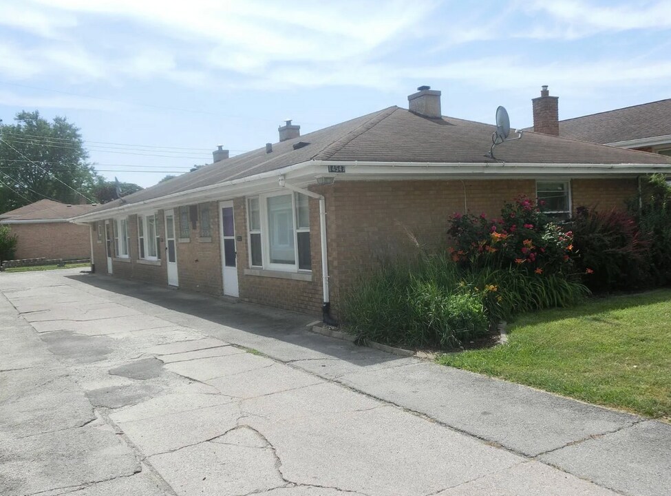 14547 Blaine Ave in Posen, IL - Foto de edificio