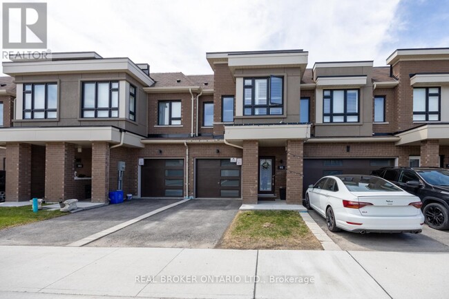 95 Caspian Sq in Bowmanville, ON - Building Photo - Building Photo