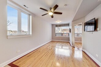 2325 W Taylor St in Chicago, IL - Building Photo - Building Photo