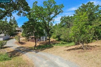 165 Topaz Ln in Pleasant Hill, CA - Building Photo - Building Photo