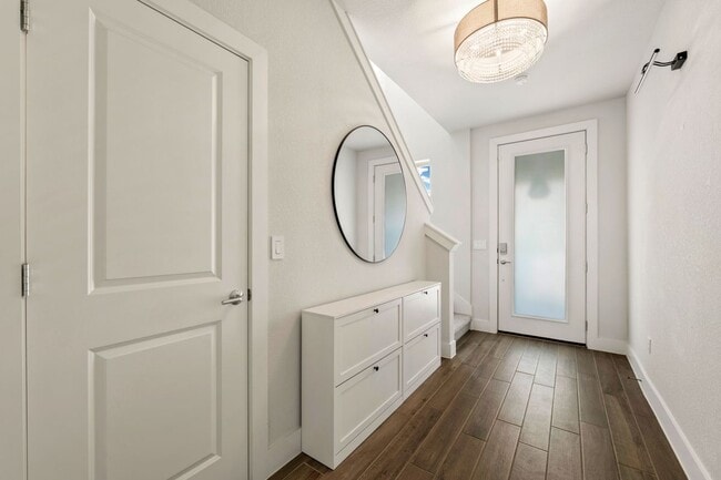 8609 Cottage Rose Dr in Austin, TX - Foto de edificio - Building Photo