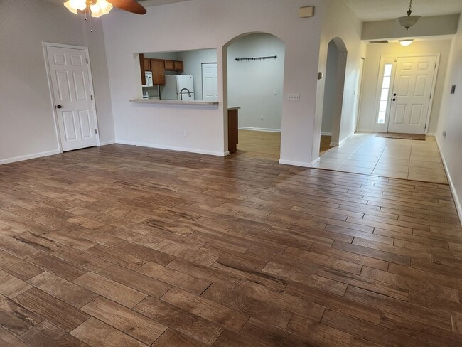 1991 Yellowfin Dr in Port Orange, FL - Foto de edificio - Building Photo