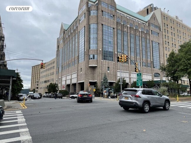 556 W 165th St, Unit 1 in New York, NY - Foto de edificio - Building Photo