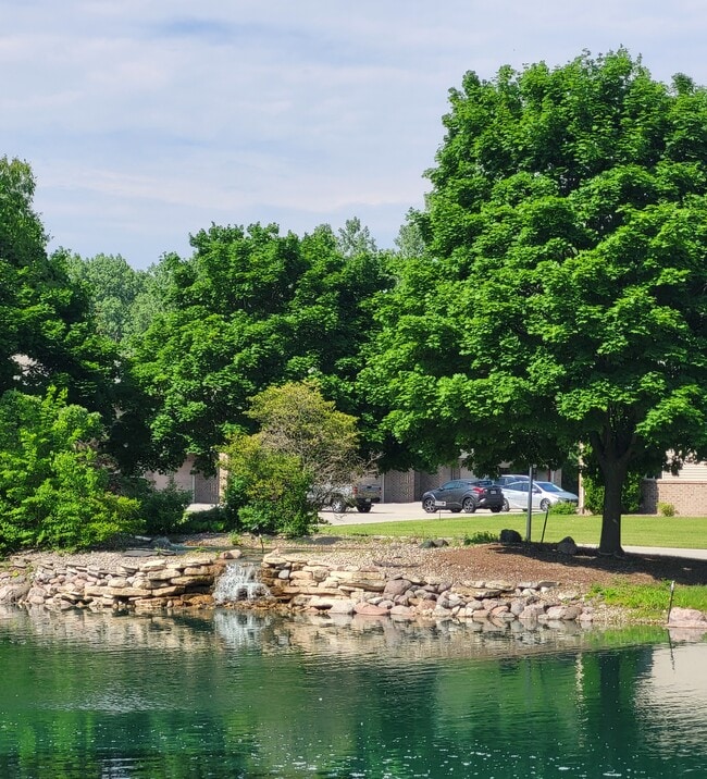 Lake Park Estates Apartments in De Pere, WI - Foto de edificio - Building Photo
