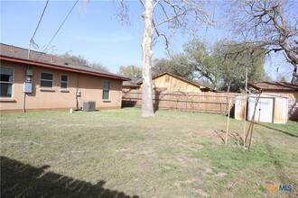 1403 Canary Ln in Seguin, TX - Building Photo - Building Photo