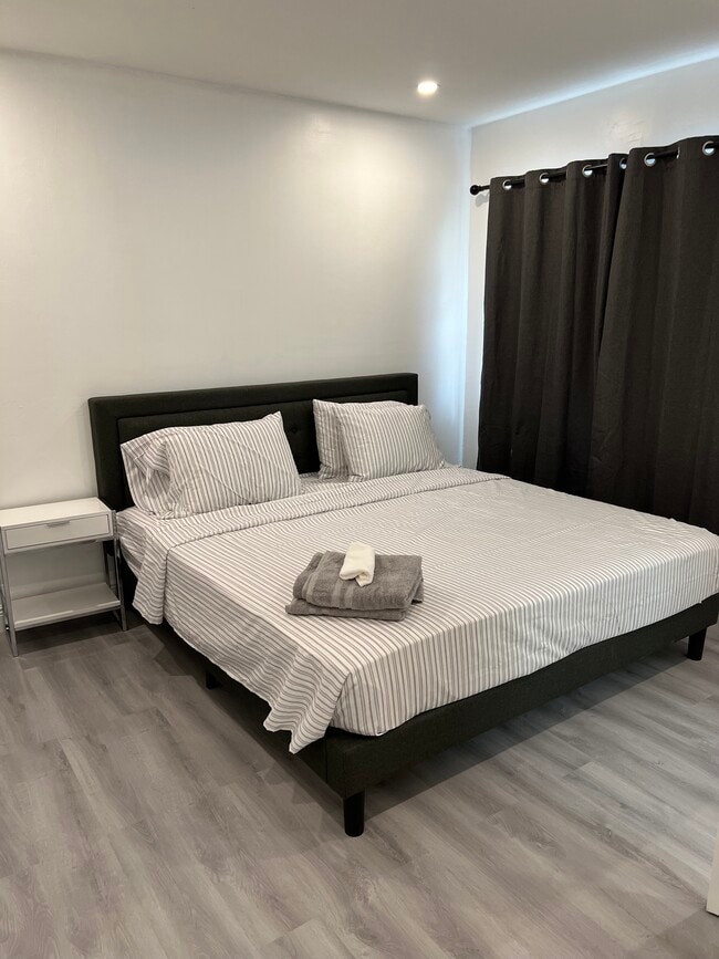 501 NE 70th St, Unit 1 in Miami, FL - Foto de edificio - Building Photo