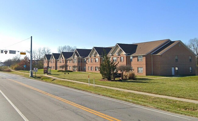 6702 Georgetown Rd in Indianapolis, IN - Foto de edificio - Building Photo
