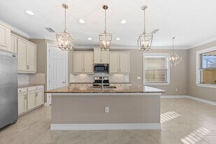 16361 Aberdeen Wy in Naples, FL - Building Photo