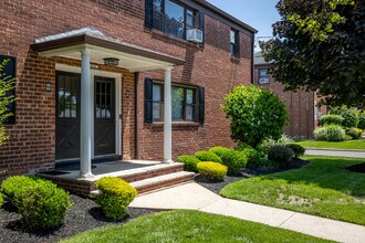 Hillside Apartments in Edison, NJ - Foto de edificio - Building Photo