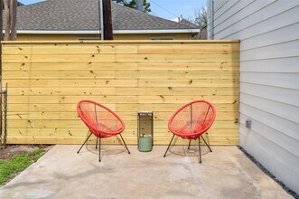 323 E 24th St in Houston, TX - Building Photo - Building Photo
