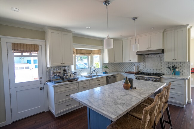 property at 1420 Bonnie Brae St