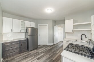 68 Mill St in Belleville, NJ - Foto de edificio - Building Photo