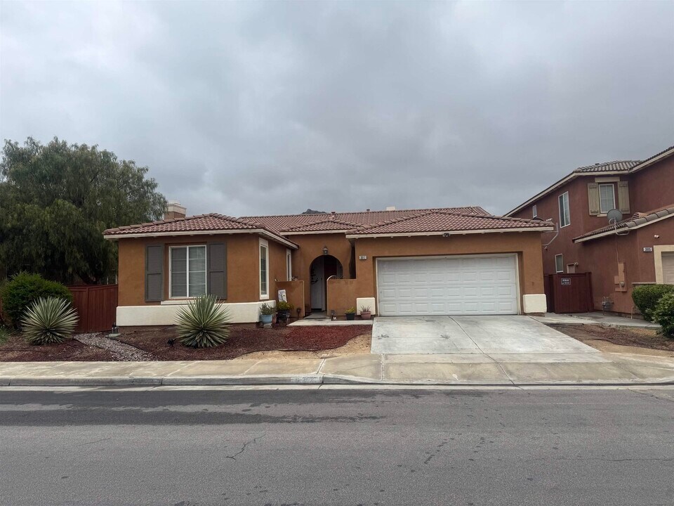 3817 Bella Isola Ln in Perris, CA - Building Photo